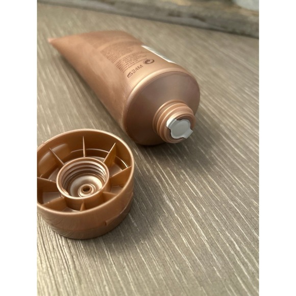 No7 Cleansing Body Polish, a gentle exfoliant - Picture 2 of 3